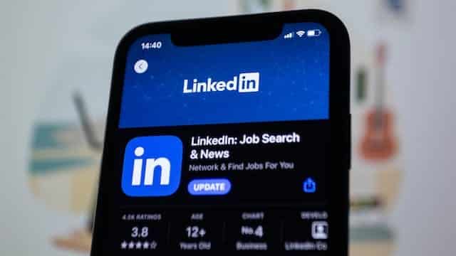 can you see who views your Linkedin if they don’t have an account’